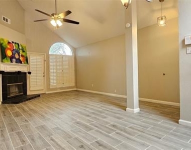 2956 S Bend Drive - Photo Thumbnail 2