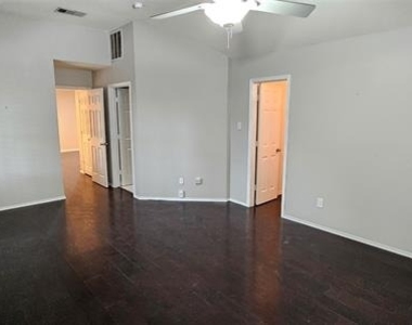 2956 S Bend Drive - Photo Thumbnail 8