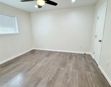 5010 San Jacinto Street - Photo Thumbnail 7