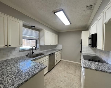 3502 Leighton Drive - Photo Thumbnail 4