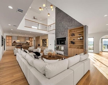 10050 Gooding Drive - Photo Thumbnail 15