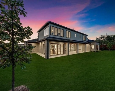 10050 Gooding Drive - Photo Thumbnail 3