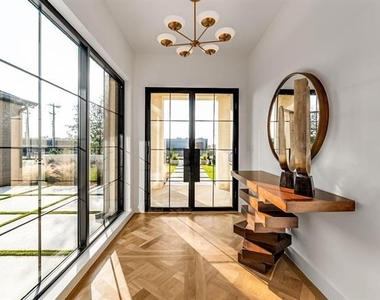 10050 Gooding Drive - Photo Thumbnail 8
