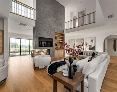 10050 Gooding Drive - Photo Thumbnail 17