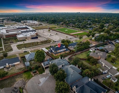 10050 Gooding Drive - Photo Thumbnail 5
