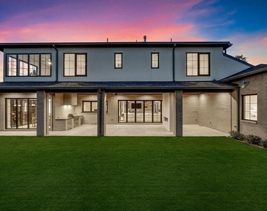 10050 Gooding Drive - Photo Thumbnail 4