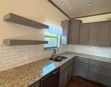 225 Scurry Avenue - Photo Thumbnail 10
