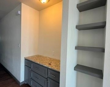225 Scurry Avenue - Photo Thumbnail 5
