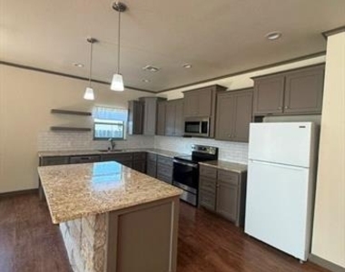 225 Scurry Avenue - Photo Thumbnail 7