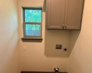 225 Scurry Avenue - Photo Thumbnail 24