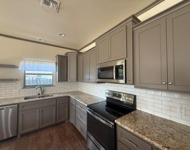 225 Scurry Avenue - Photo Thumbnail 9