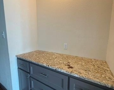 225 Scurry Avenue - Photo Thumbnail 6