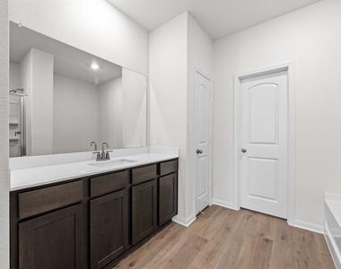 1301 Wind Drift Way - Photo Thumbnail 7