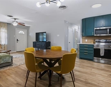 8005 Lazy Lane Road - Photo Thumbnail 12