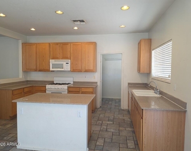 1064 S Jesse Place - Photo Thumbnail 6