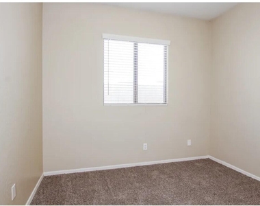 11179 W Berkeley Road - Photo Thumbnail 10