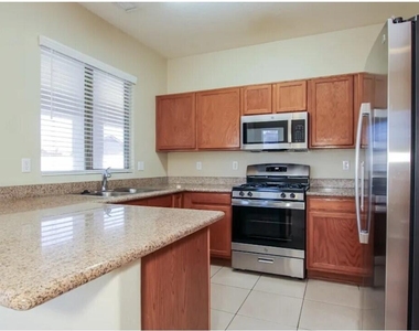 11179 W Berkeley Road - Photo Thumbnail 5