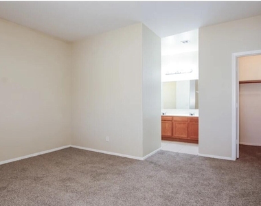 11179 W Berkeley Road - Photo Thumbnail 7