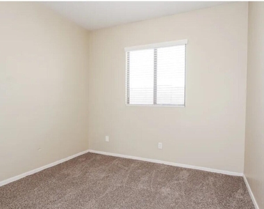 11179 W Berkeley Road - Photo Thumbnail 9