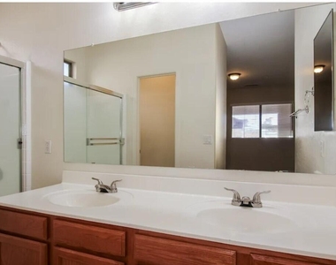 11179 W Berkeley Road - Photo Thumbnail 8