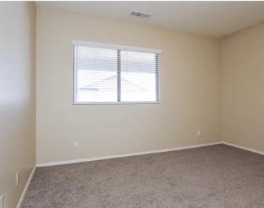 11179 W Berkeley Road - Photo Thumbnail 6