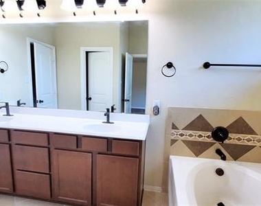 2614 Independence Drive - Photo Thumbnail 9