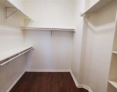 2614 Independence Drive - Photo Thumbnail 11