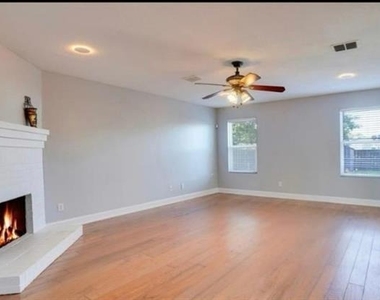 1508 Coral Reef Lane - Photo Thumbnail 2