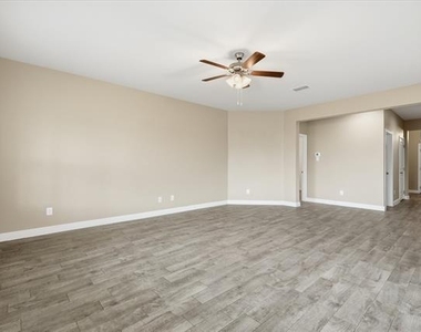 704 Wilmott Terrace - Photo Thumbnail 5