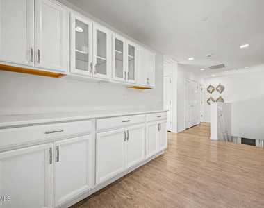 1250 N Abbey Lane - Photo Thumbnail 14