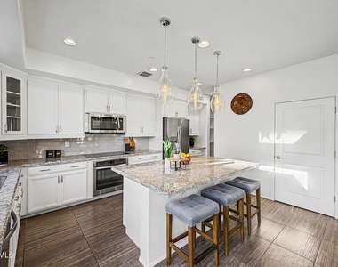 1250 N Abbey Lane - Photo Thumbnail 11