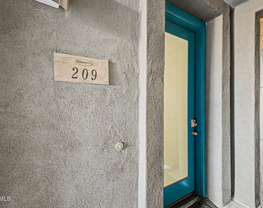 1250 N Abbey Lane - Photo Thumbnail 3