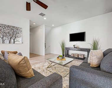 1250 N Abbey Lane - Photo Thumbnail 5