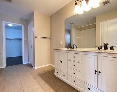 5921 Snow Creek Drive - Photo Thumbnail 16