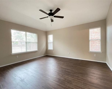5921 Snow Creek Drive - Photo Thumbnail 13