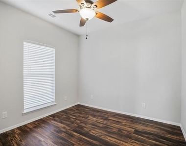 820 Rose Street - Photo Thumbnail 10