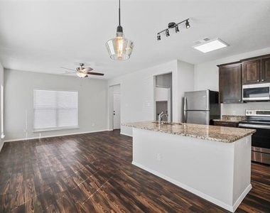820 Rose Street - Photo Thumbnail 3