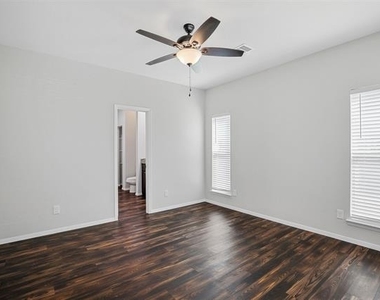 820 Rose Street - Photo Thumbnail 7