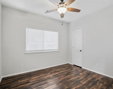 820 Rose Street - Photo Thumbnail 9