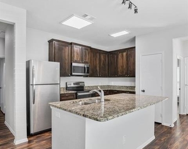 820 Rose Street - Photo Thumbnail 4