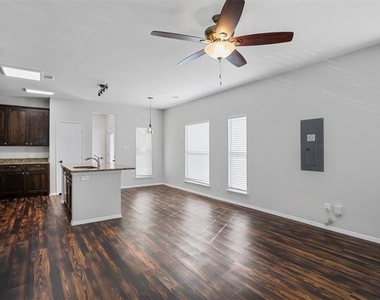 820 Rose Street - Photo Thumbnail 2