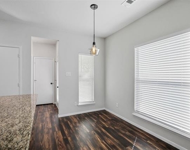 820 Rose Street - Photo Thumbnail 5