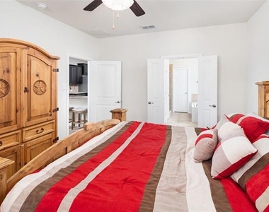 1309 Canary Lane - Photo Thumbnail 8