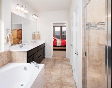1309 Canary Lane - Photo Thumbnail 10