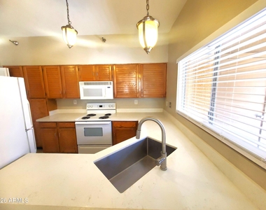 154 W 5th Street - Photo Thumbnail 7