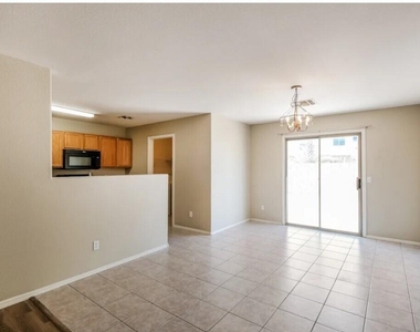 16085 W Adams Street - Photo Thumbnail 5