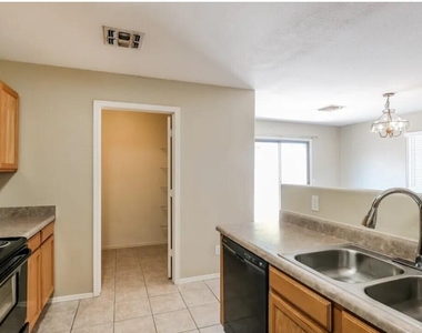 16085 W Adams Street - Photo Thumbnail 8