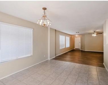 16085 W Adams Street - Photo Thumbnail 6