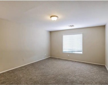 16085 W Adams Street - Photo Thumbnail 9