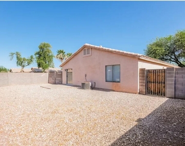 16085 W Adams Street - Photo Thumbnail 14